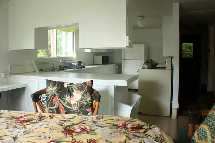 Fully-equipped kitchen and dining area
