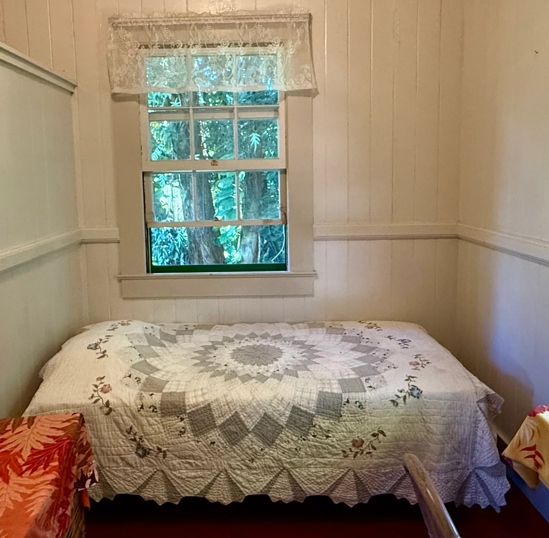 Rainforest Room bed surrounded by lush tropical vegetation